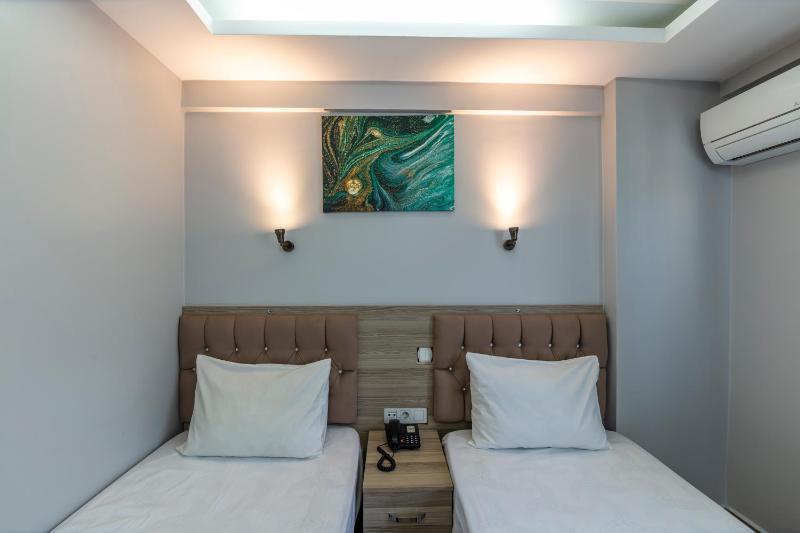 Standard Double or Twin Room image 3