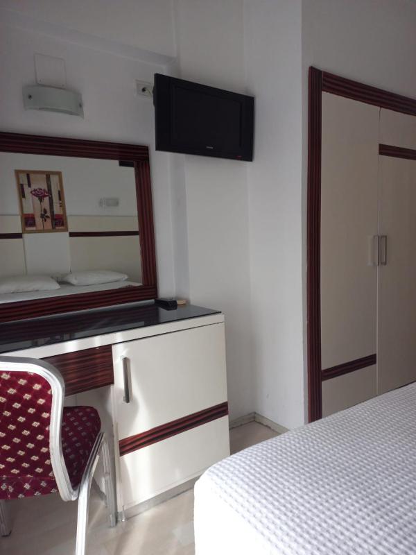 Standard Double or Twin Room image 3