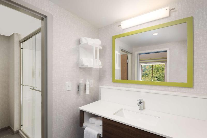Queen Studio Suite with Two Queen Beds image 3