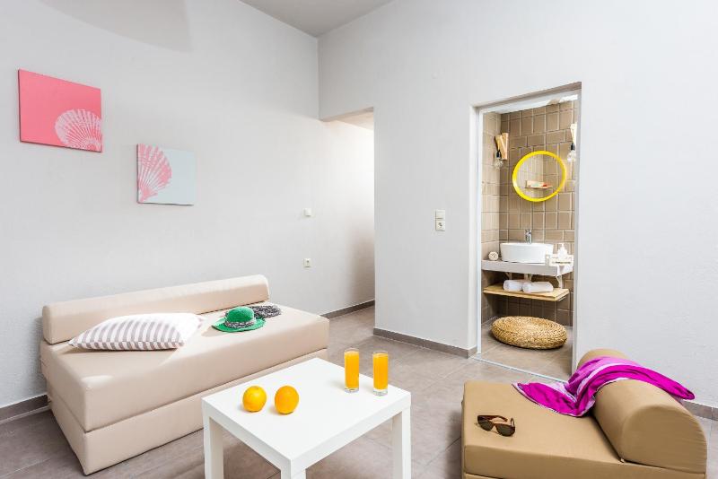 One-Bedroom Apartment image 4