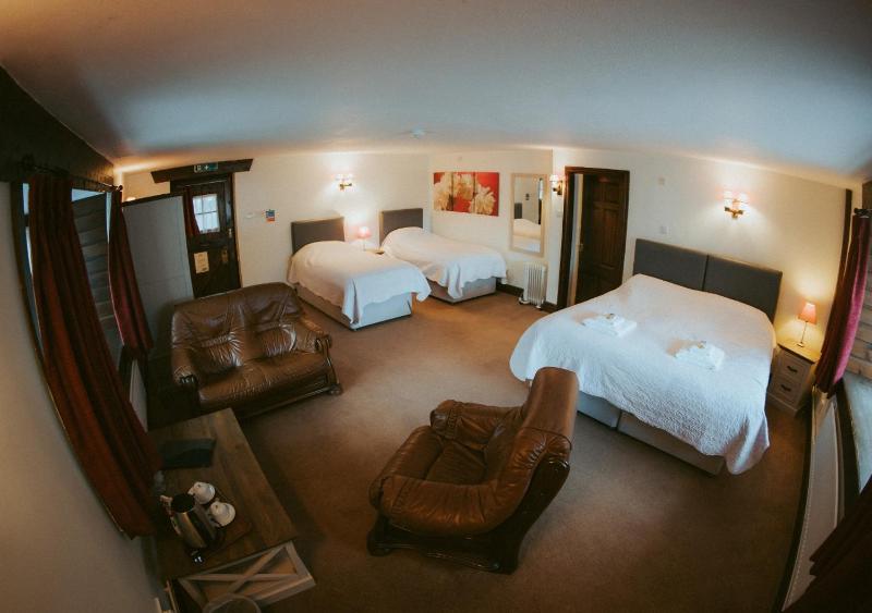 Double Room image 3