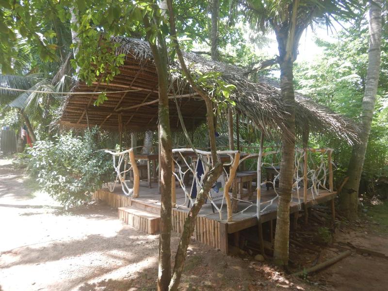 Seasons Four Jungle Treehouse - image 16