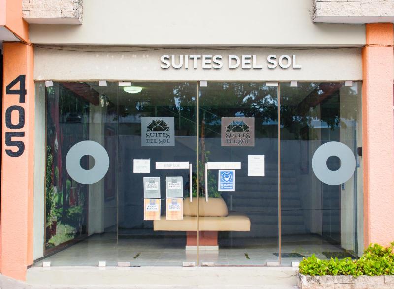 Suites del Sol Hotel & Apartments - image 1
