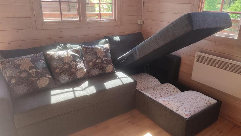 One-Bedroom Bungalow with Private Bathroom image 3