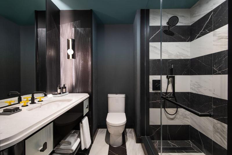 Wonderful Guest Room, 1 King, City view image 3