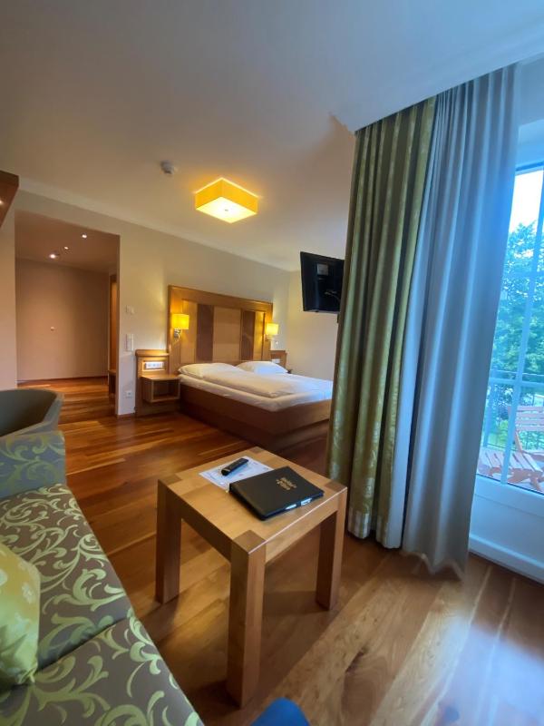 Small Double Room image 3