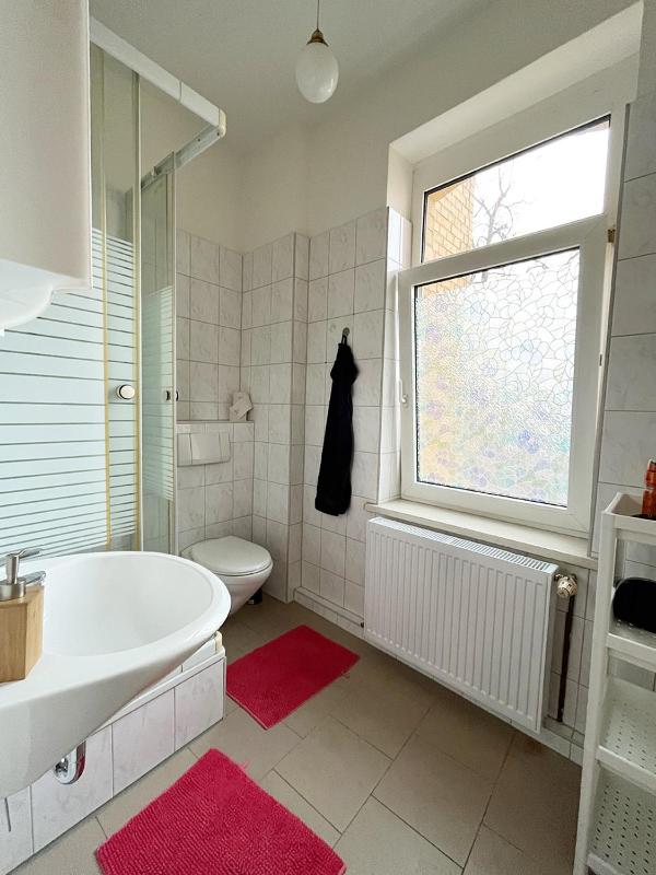 Single Room with Shared Bathroom image 3