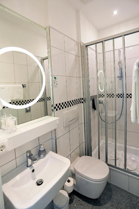 Classic Single Room image 4