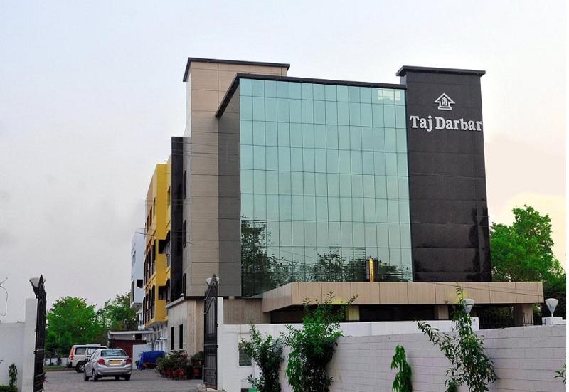 Hotel Taj Darbar - image 1