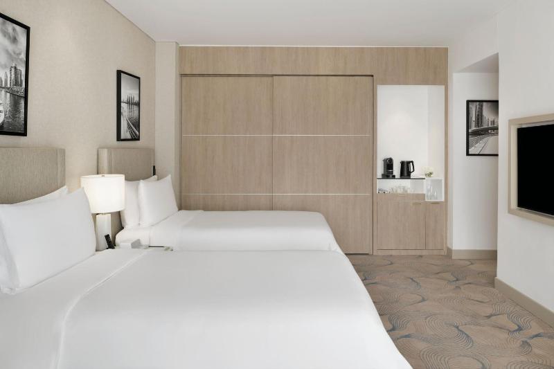 Deluxe Marina View Room, Twin Beds, Including direct access to Dubai Marina Mall & Marina Walk image 1