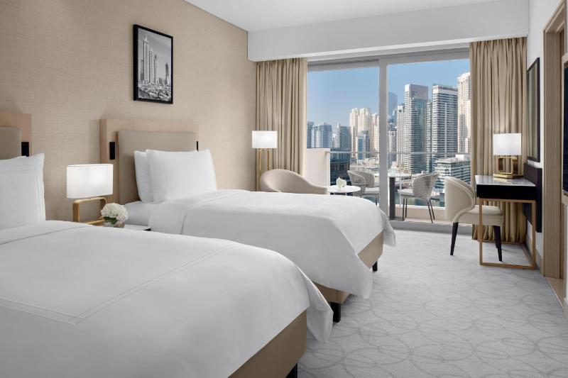 Deluxe Marina View Room, Twin Beds, Including direct access to Dubai Marina Mall & Marina Walk image 3