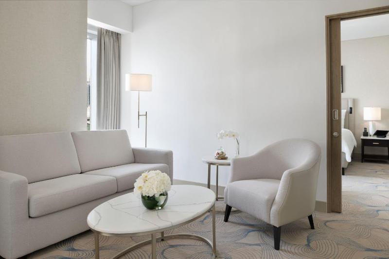 Premier City View Room, King bed and Sofa bed, Including direct access to Dubai Marina Mall & Marina Walk image 3
