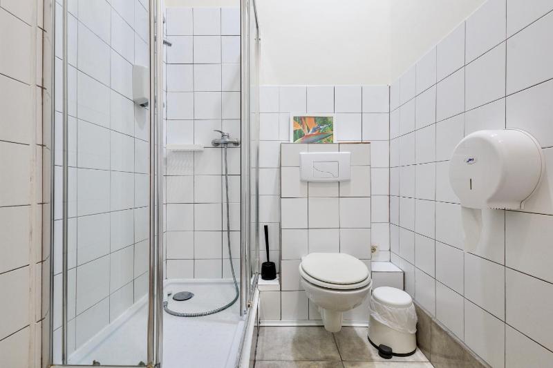 Triple Room with Shared Bathroom image 2