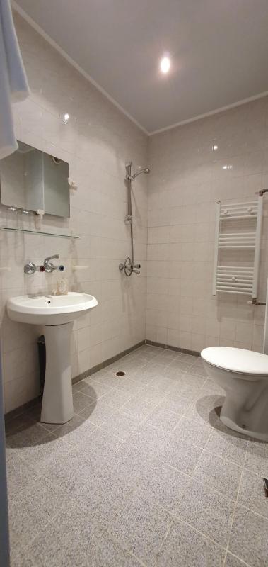 Family Room image 3