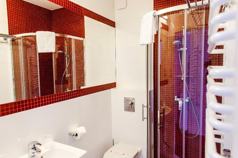Standard Double or Twin Room with Extra Bed image 2