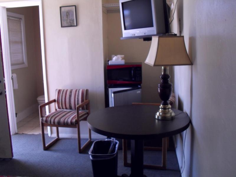 Budget Single Room image 3