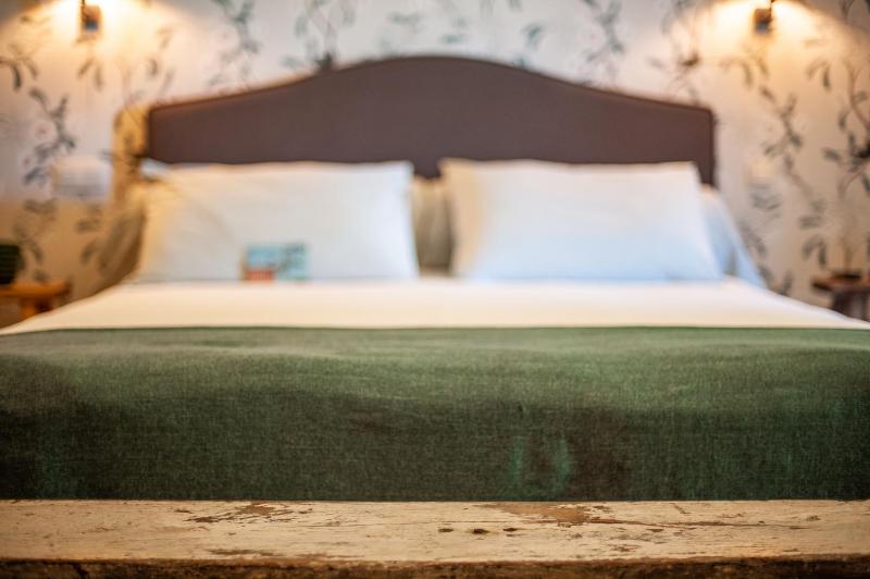 Deluxe Double Room image 3