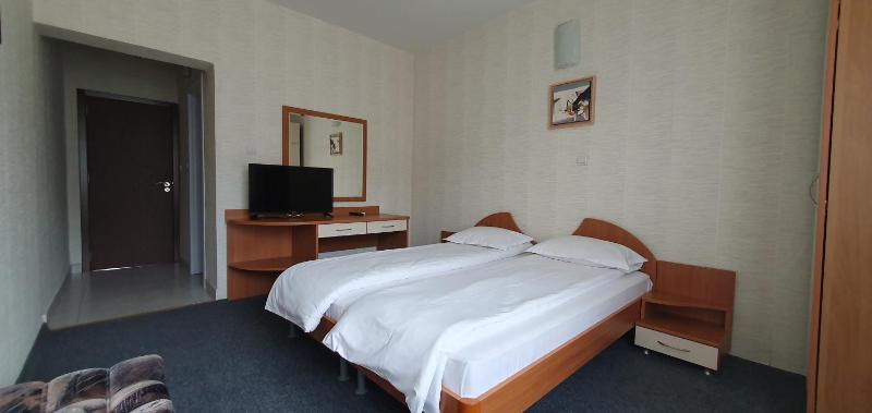 Double Room image 4