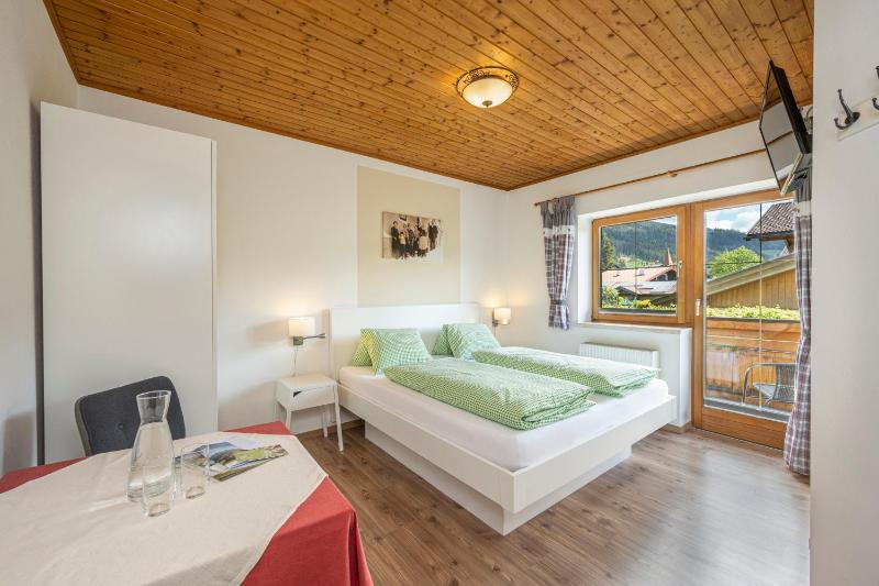 Double Room image 4