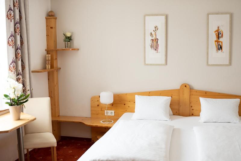 Double Room image 4