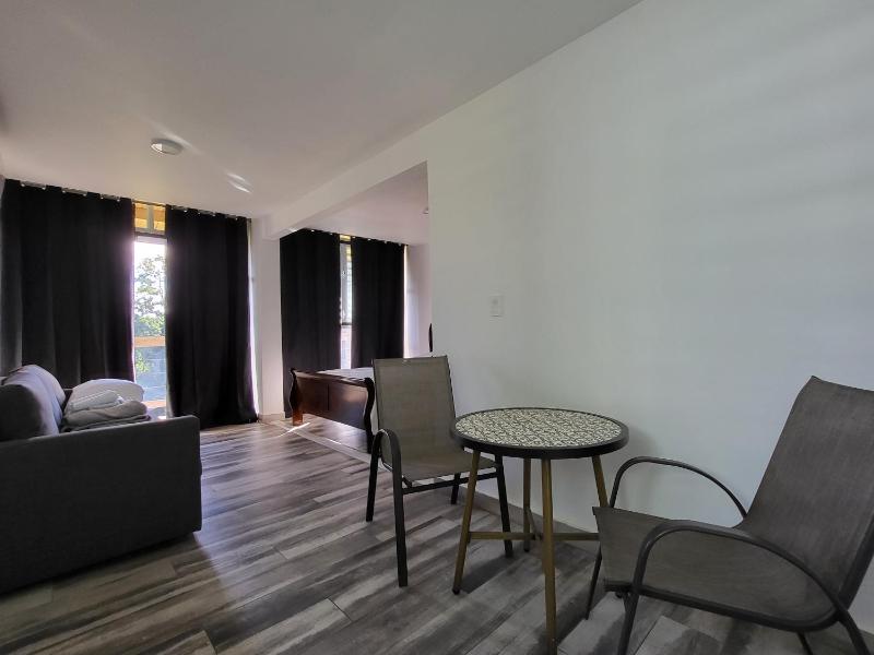 Queen Room - Disability Access image 1