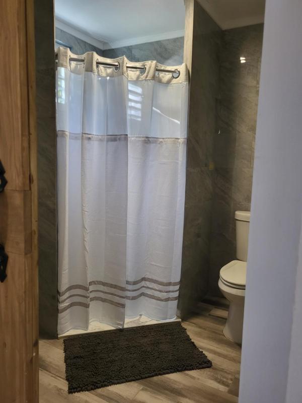 Queen Room - Disability Access image 4