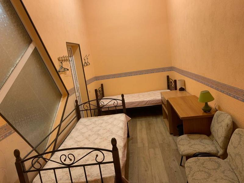 Economy Triple Room image 1