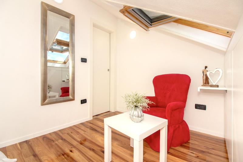 Spacious Apartment in Trogir with Parking - image 6