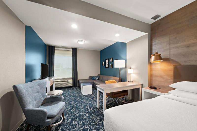 King Suite with Sofa Bed image 3