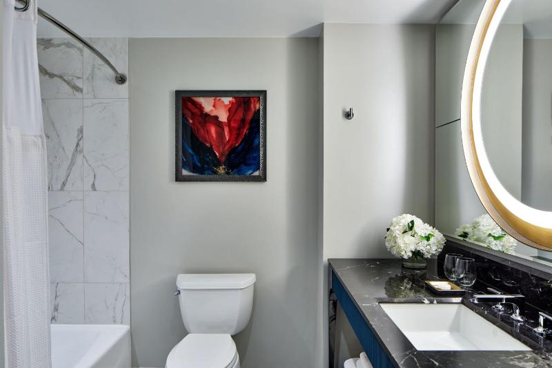Guest room, 2 Queen image 3