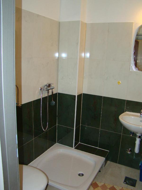 Twin Room image 3