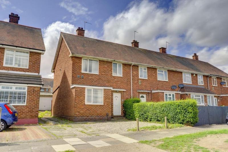 Quiet 2 Bedroom Contractor House 20 Percent off Long Stay Near NEC - image 31