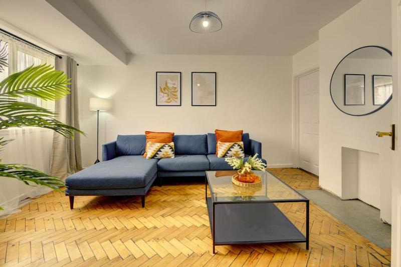 Quiet 2 Bedroom Contractor House 20 Percent off Long Stay Near NEC - image 11