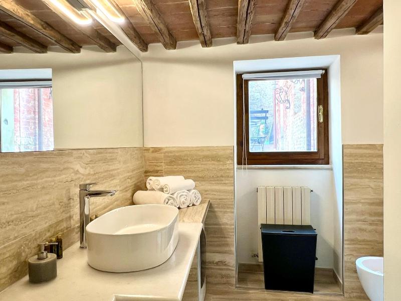 Studio Apartment image 3