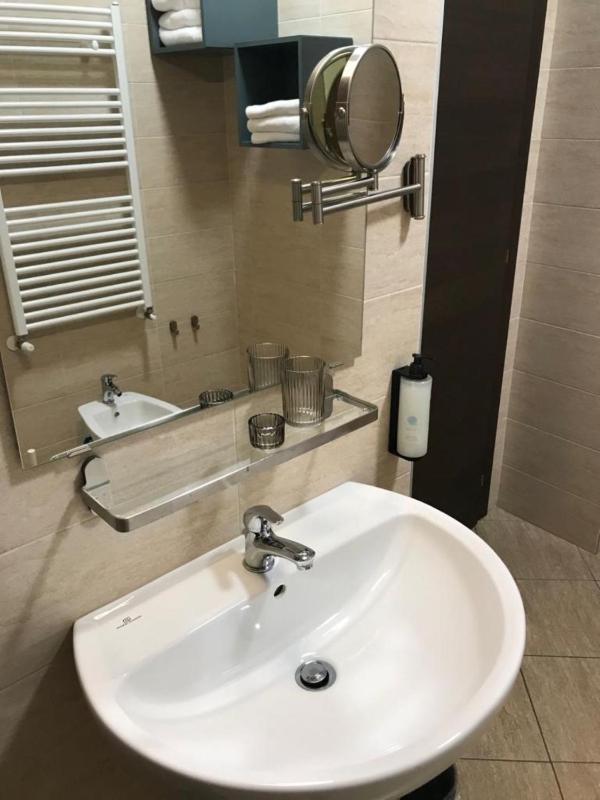 Large Single Room image 4