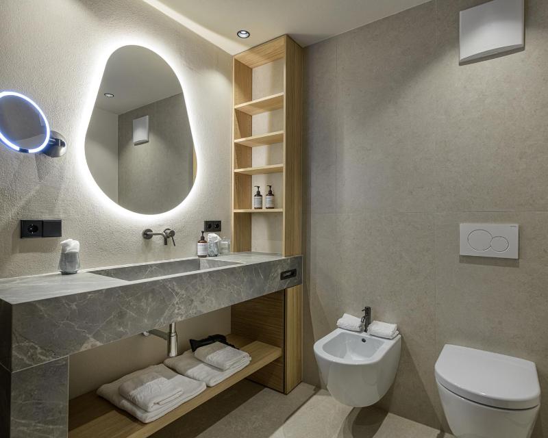 Deluxe Double Room image 3