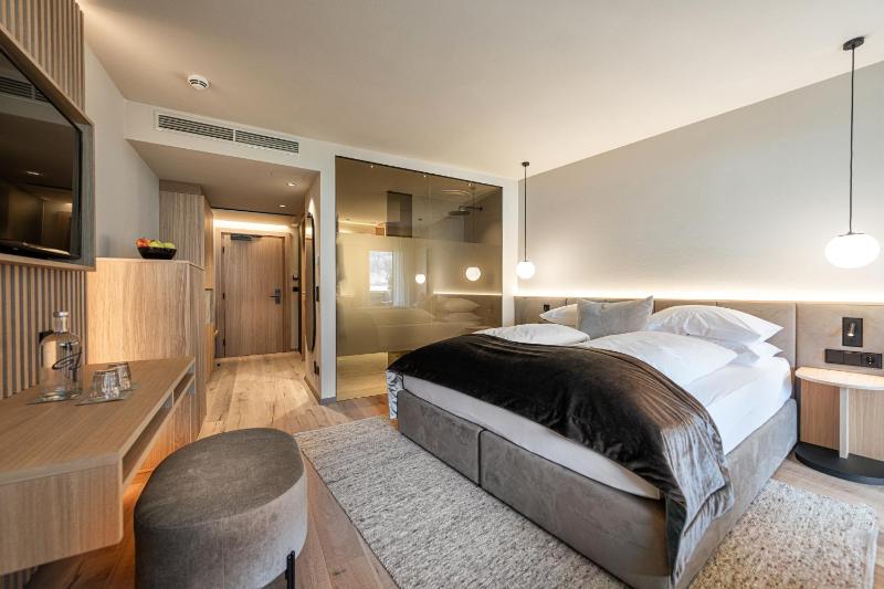 Deluxe Double Room image 1