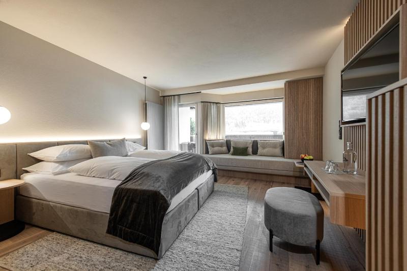 Deluxe Double Room image 4