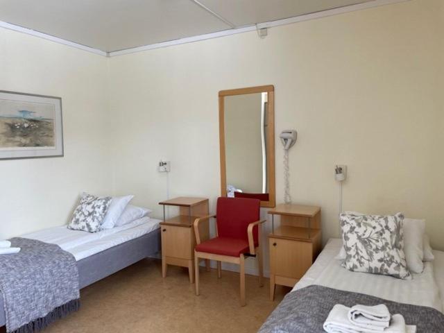 Standard Twin Room image 1