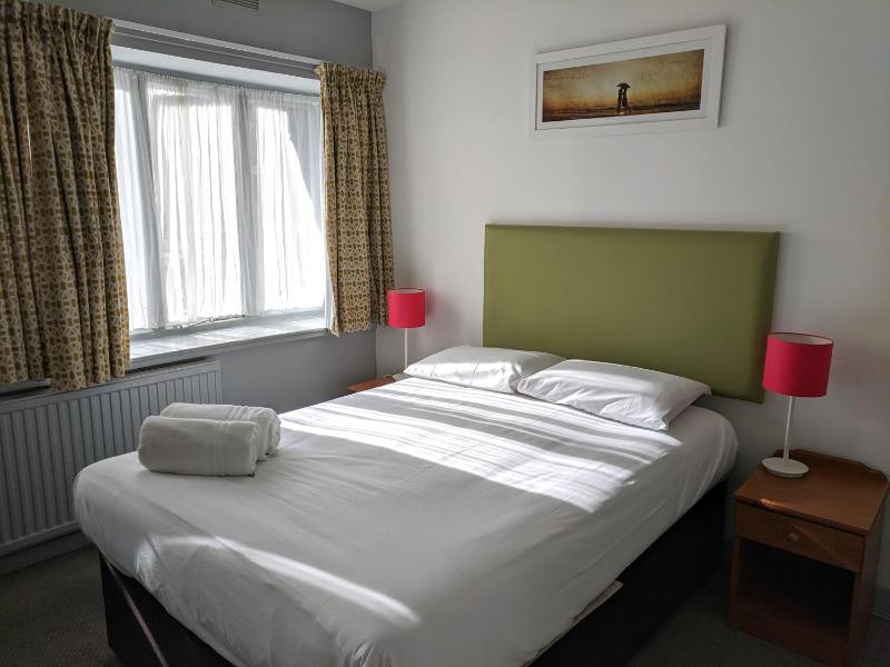 Standard Double Room image 3