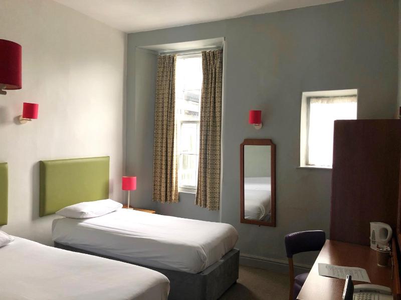 Standard Twin Room image 1