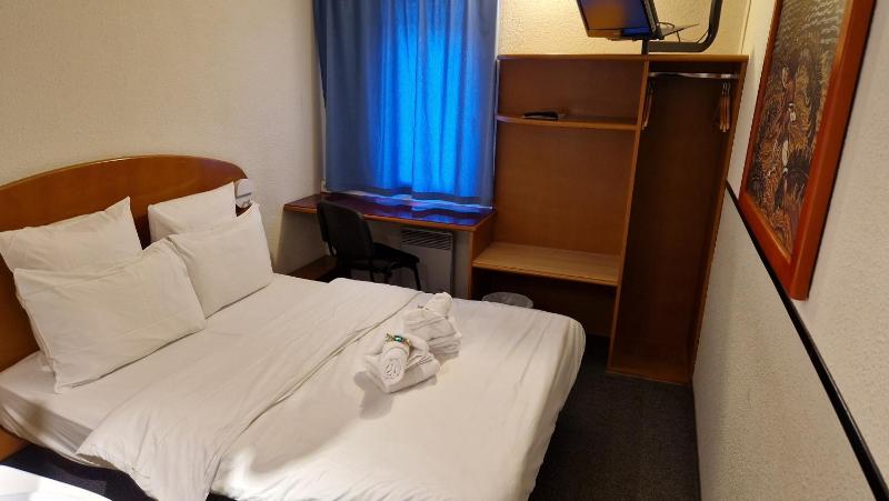 Double Room image 1