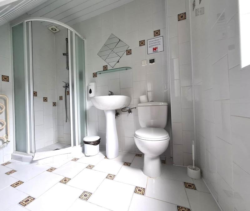 Double Room image 4
