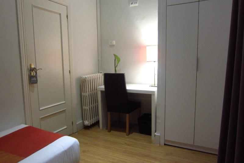 Budget Single Room with Private External Bathroom image 2