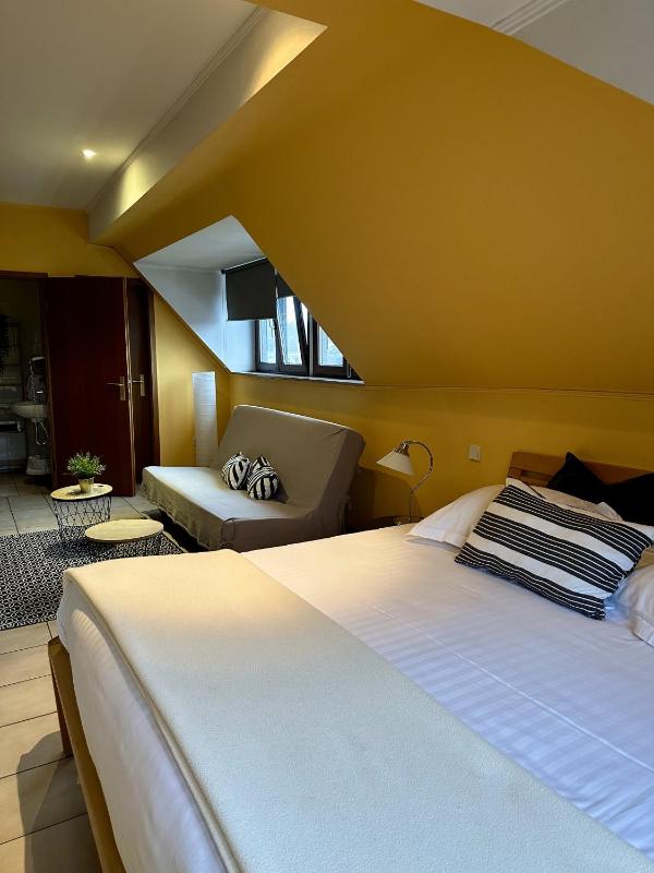 Large Double Room image 3