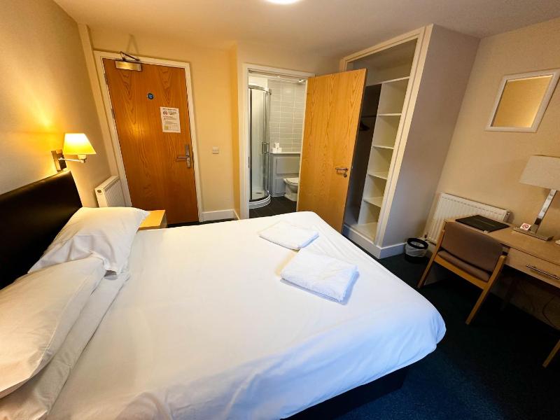 Double Room image 4