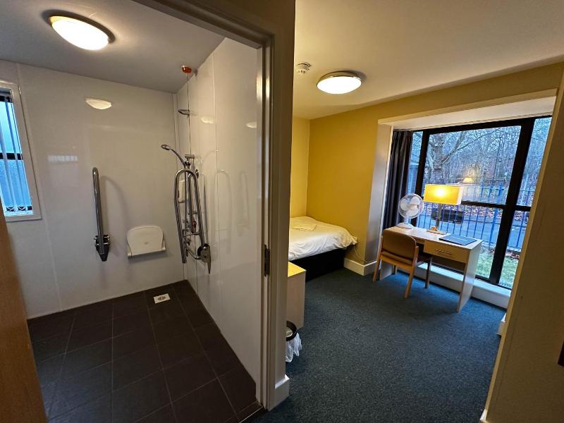 Single Room - Disability Access image 4