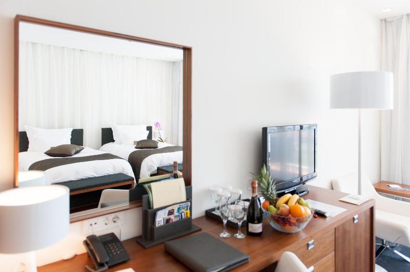 Double or Twin Room with Balcony and Golf View - Free SPA Access image 3