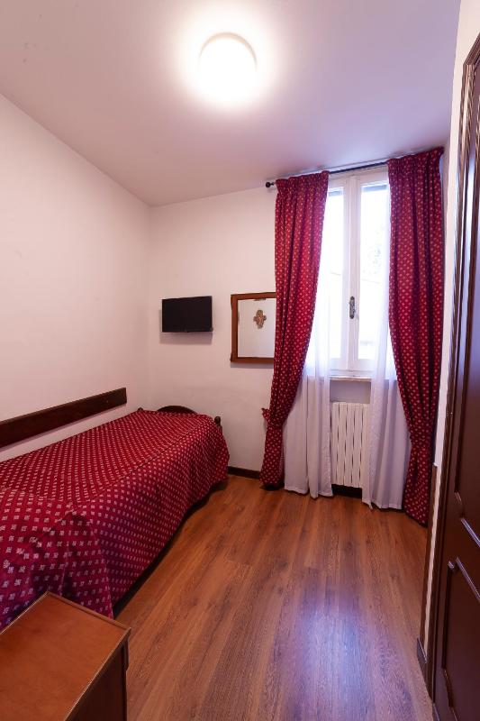 Single Room image 4