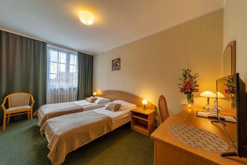 Twin Room image 2